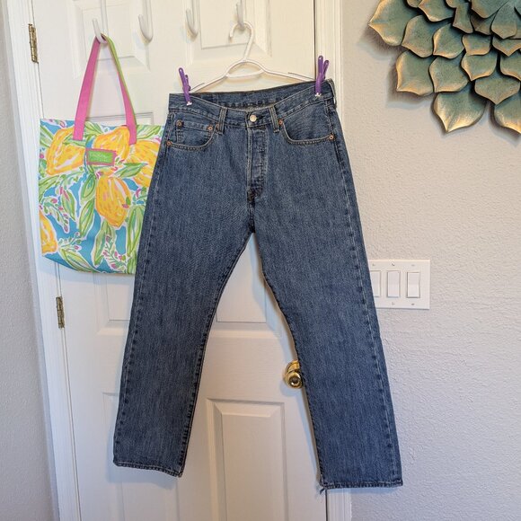 Iconic Levi's Stonewash Button Fly Jeans | 32 W x 30 L | Barely worn - Picture 1 of 13